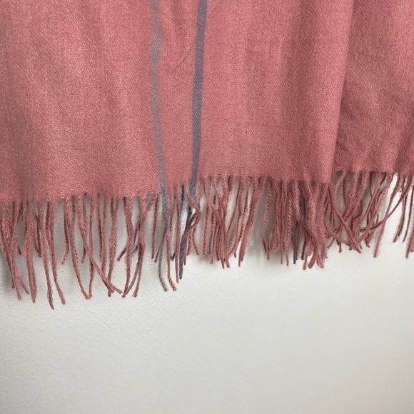 Large Women Wrap/Scarf w/ Fringes . Pink/Blue. One Size. - Picture 9 of 11
